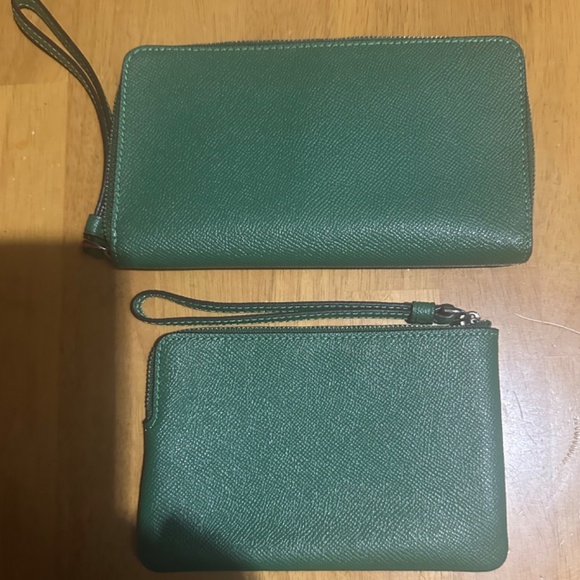 EUC, Large Coach phone wallet, Coach corner zip wristlet, both in Shamrock green - Picture 3 of 8